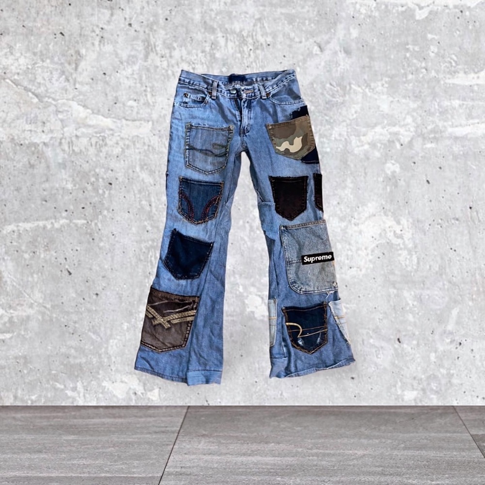 Cut N sewn🪡

 **back pocket ‼️✂️
—light wash denim👖🧵
 ( slight flare leg)